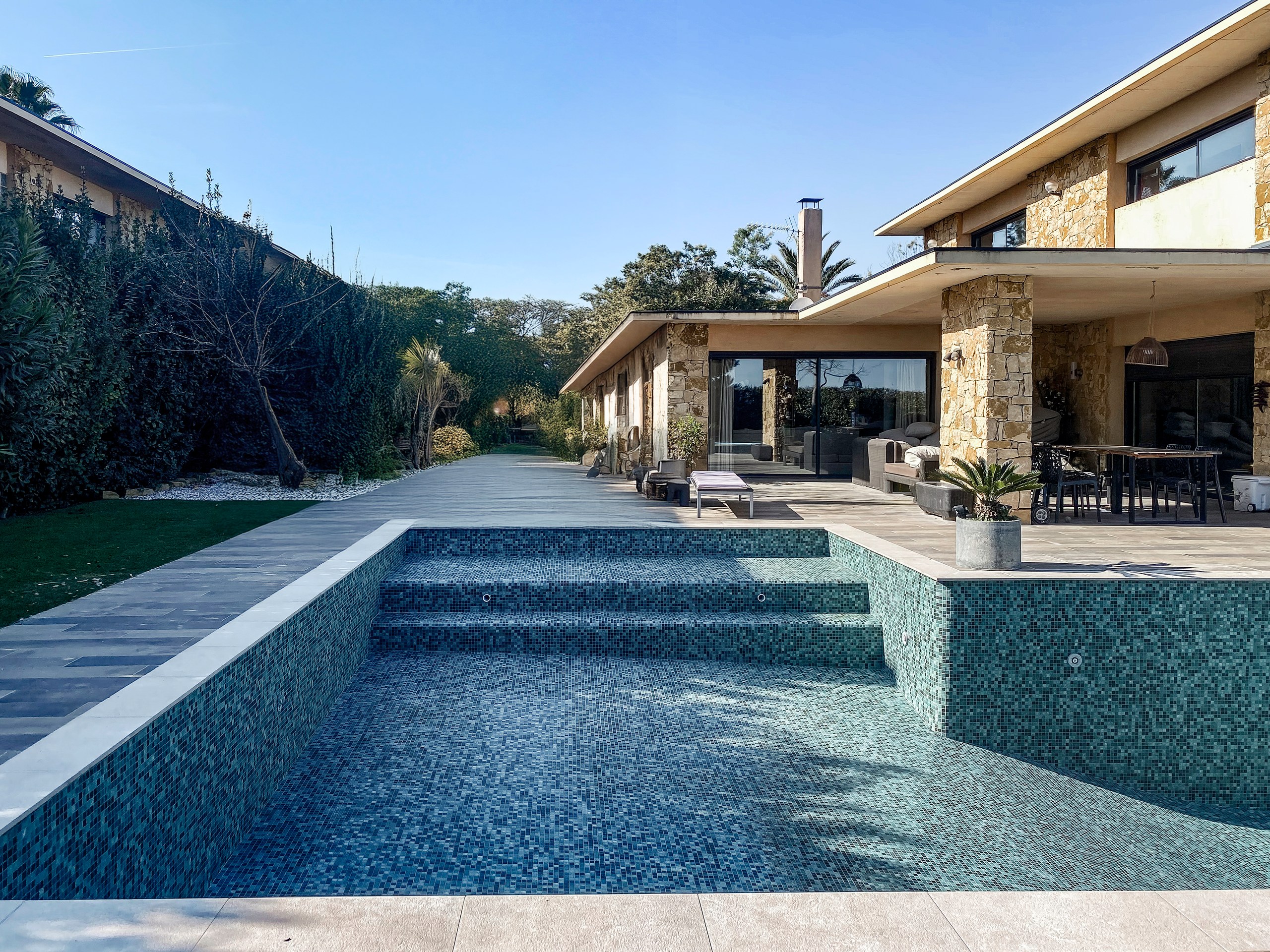 Piscine rénovée avec membrane armée