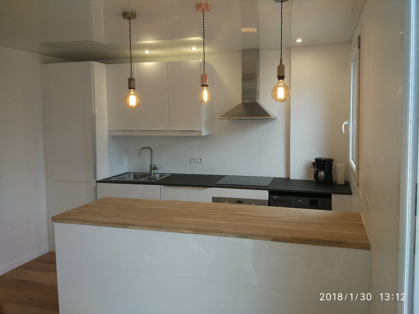 Appartement rénové à Paris — cuisine et rangements