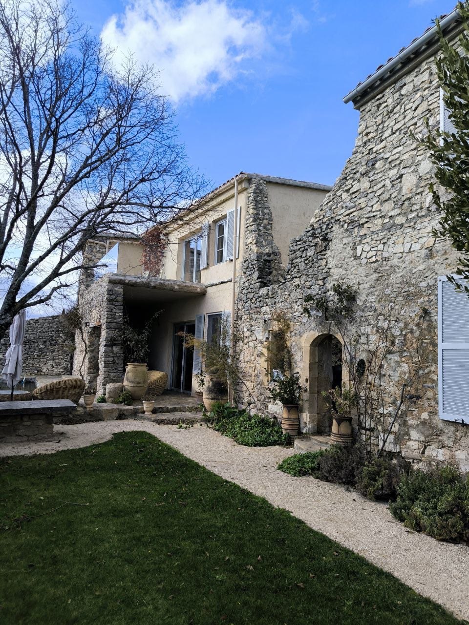 Restauration de ruines historiques à Gordes